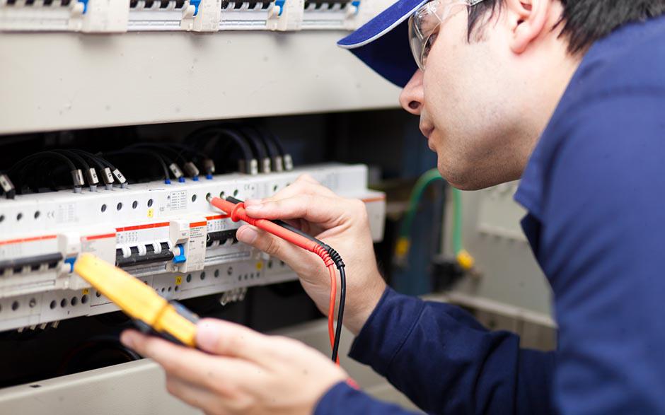 cherche électricien Saint-Denis